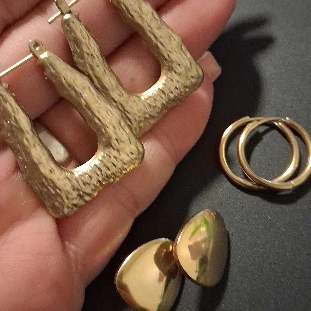 Beautiful Well Made Vintage Gold Hoop and Drop Earrings Set. - Picture 7 of 8